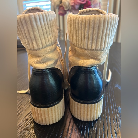 Chanel 20B Beige Black Quilted CC Platform Combat Lace Up Ankle Short Boot - Picture 2 of 8